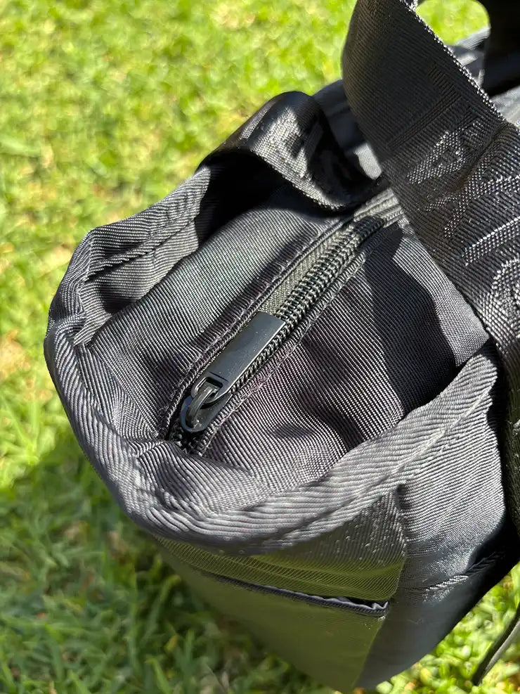 Commute Series Tote Insulated Lunch Bag Black — Zips closed to keep cold all day | Spixal
