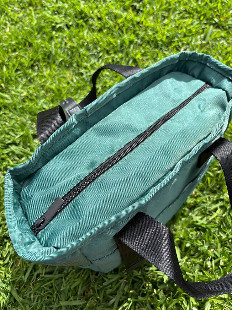 Commute Series Tote Insulated Lunch Bag Green — zips closed to keep lunch cold | Spixal